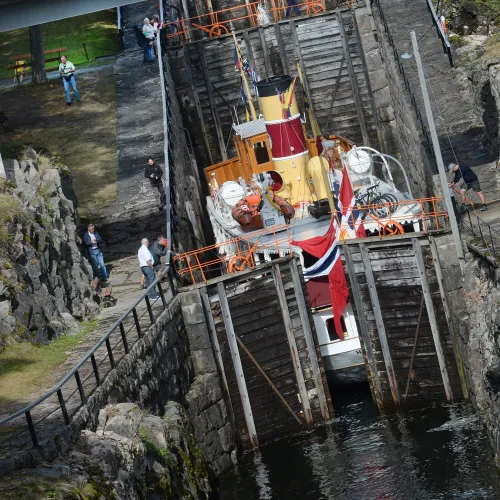 M/S Henrik Ibsen i slusen